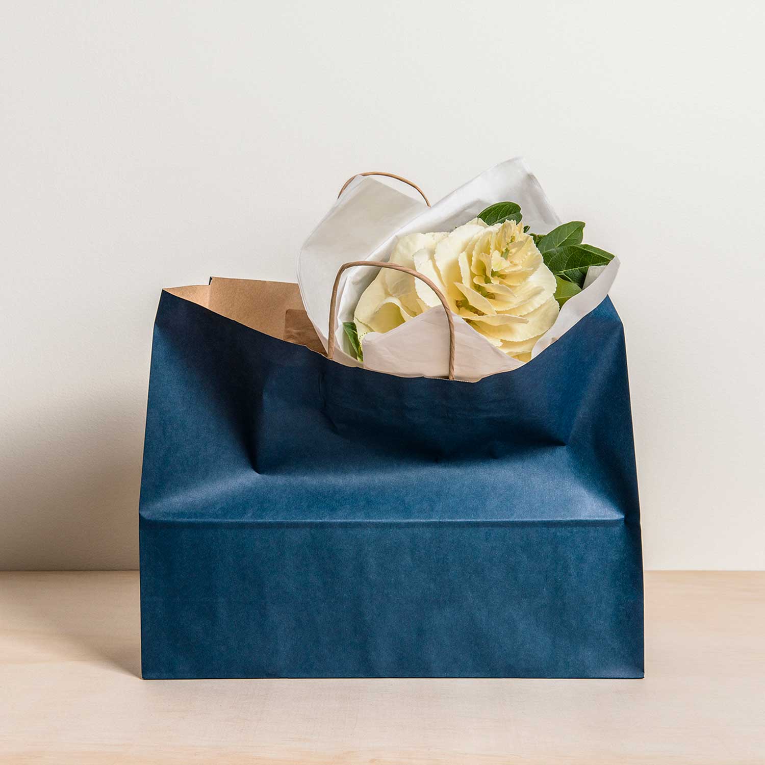 PAPERPAK_NAVY_PTH_FLOWERS_LIFESTYLE_IMAGE.jpg