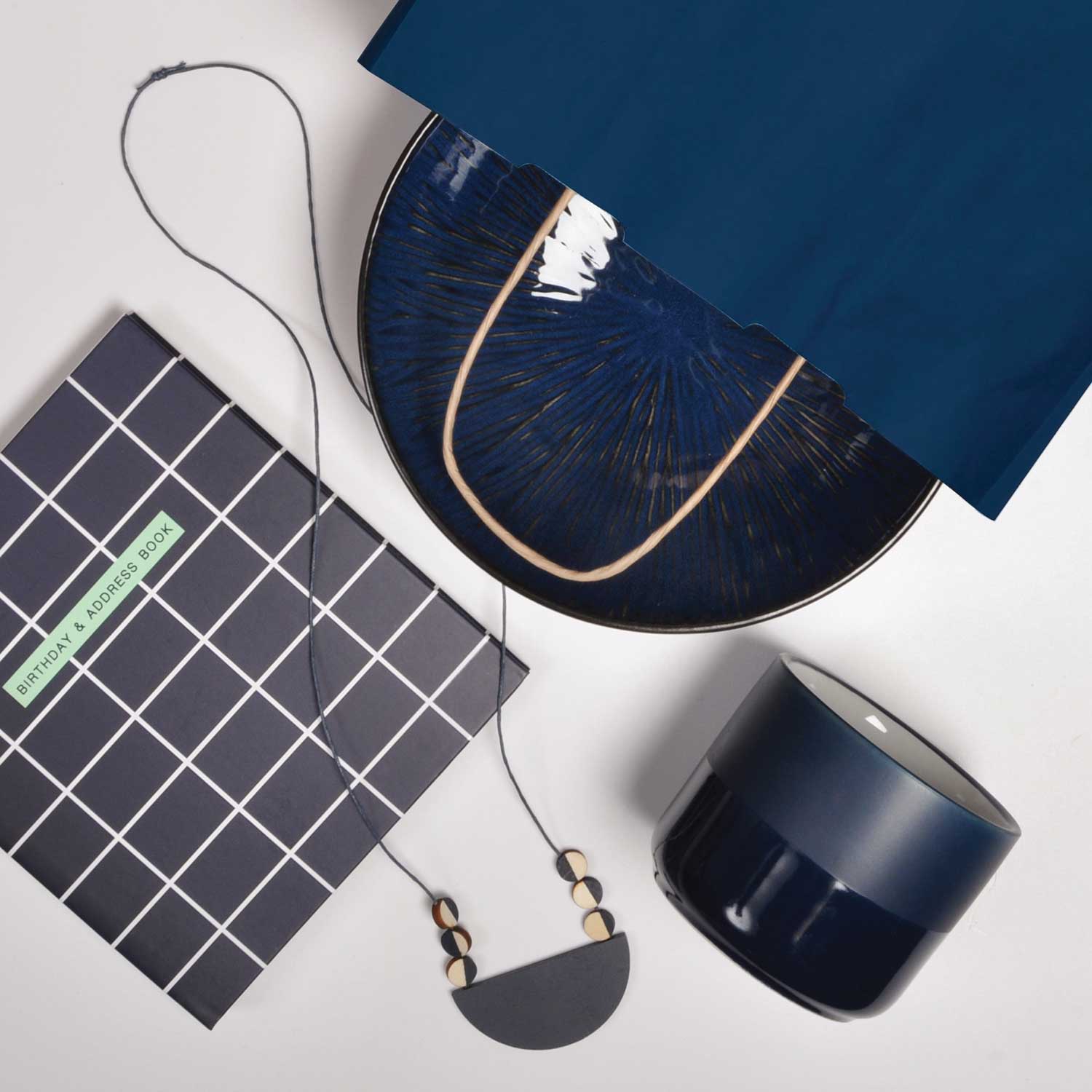 PAPERPAK_NAVY_PTH_LIFESTYLE_IMAGES.jpg